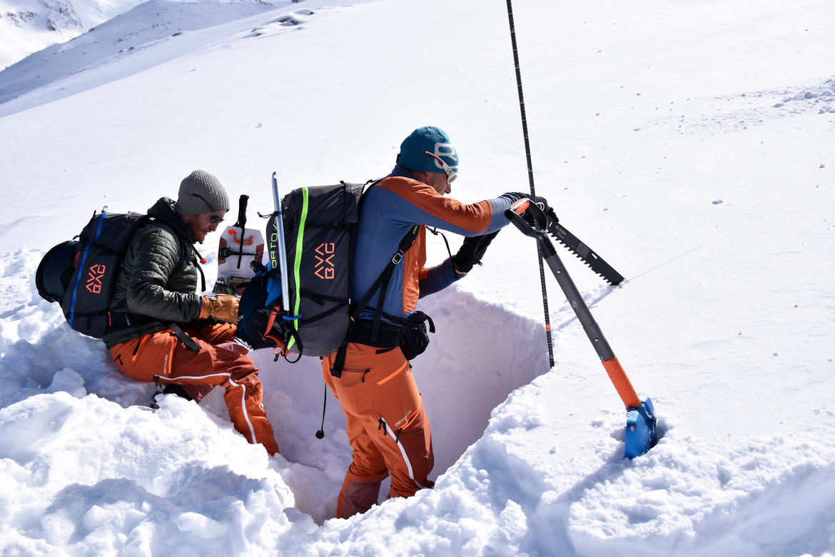 neve montagna Analisi-del-manto-nevoso-in-Tirolo_imagefullwide