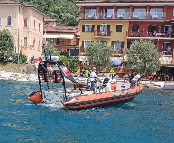 GOMMONE-GUARDIA-COSTIERA-BRENZONE-RECUPERO-ANNEGATO.jpeg