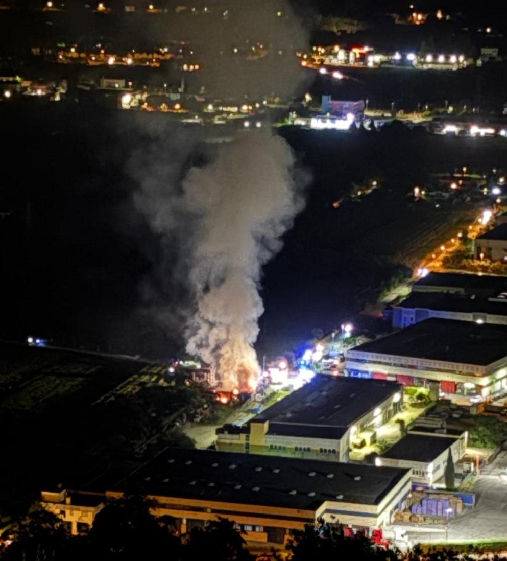 IMG-20250628 INCENDIO SANTONI LEGNAMI ARCO (b)