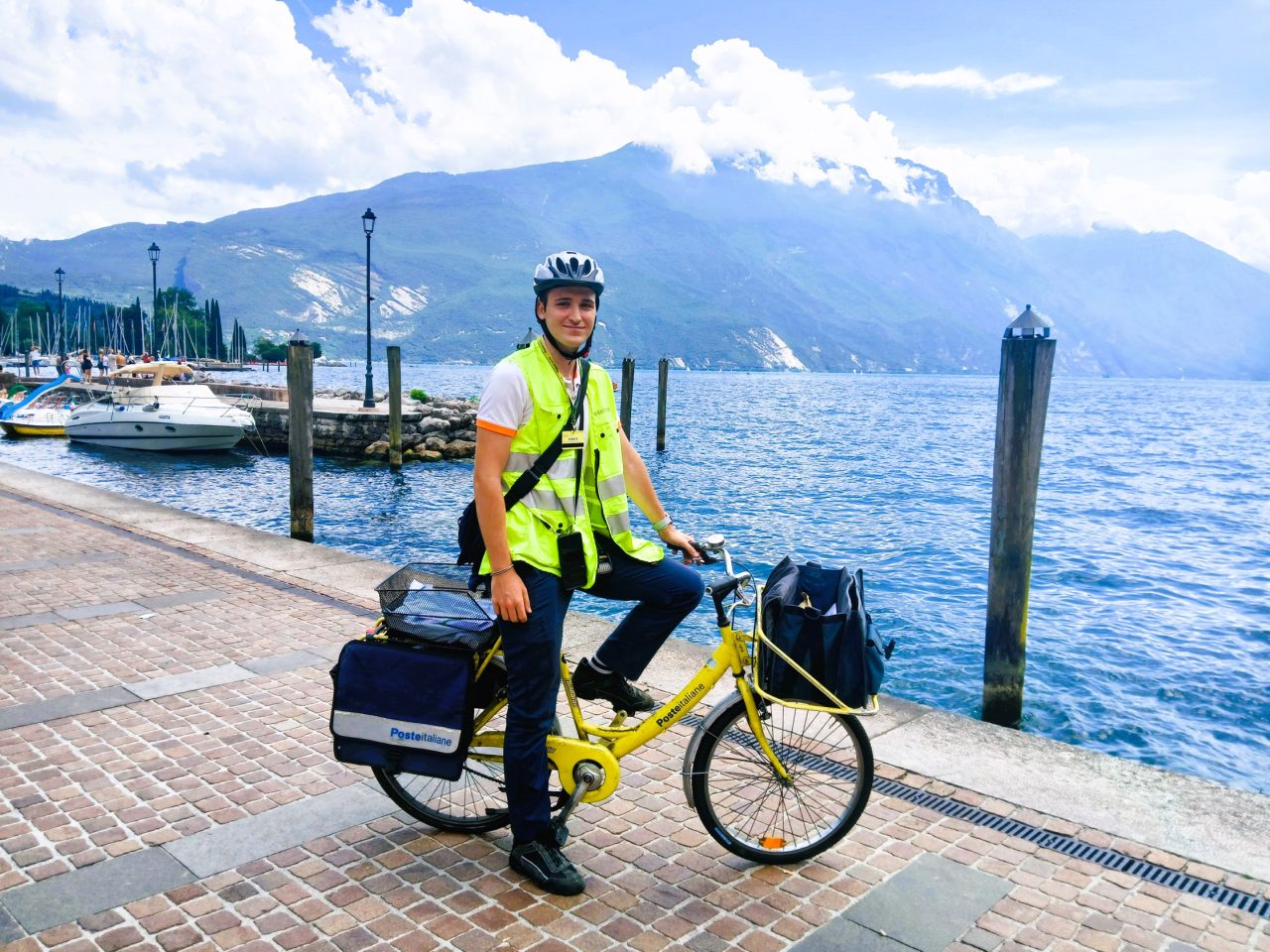PORTALETTERE IN BICI POSTE RIVA (2)