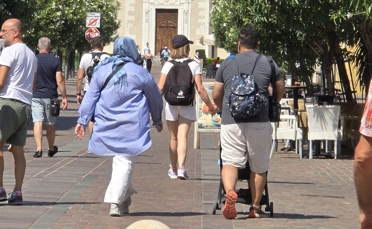 20250807 TURISTI ARABI MUSSULMANI RIVA (10)