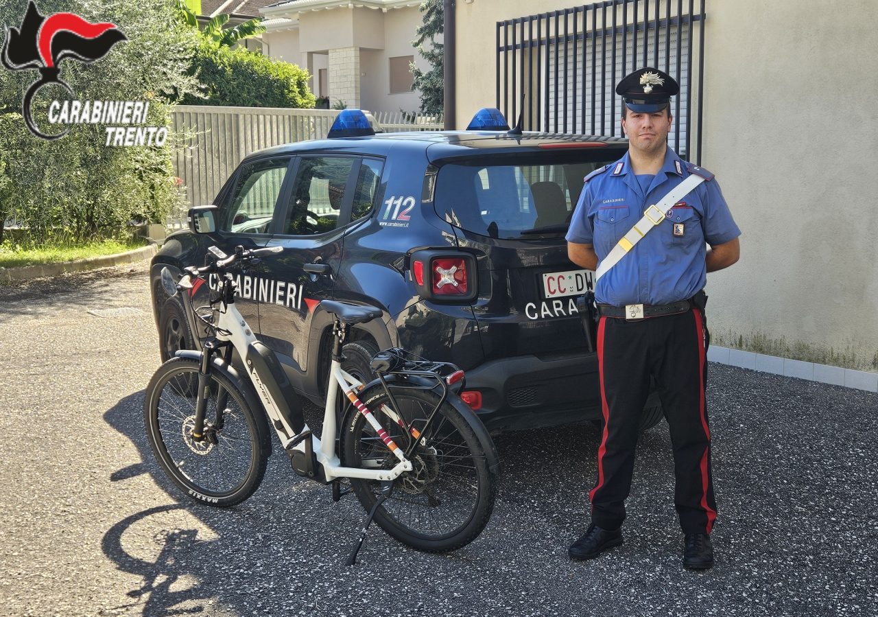 CARABINIERI BIKE RUBATA (1)