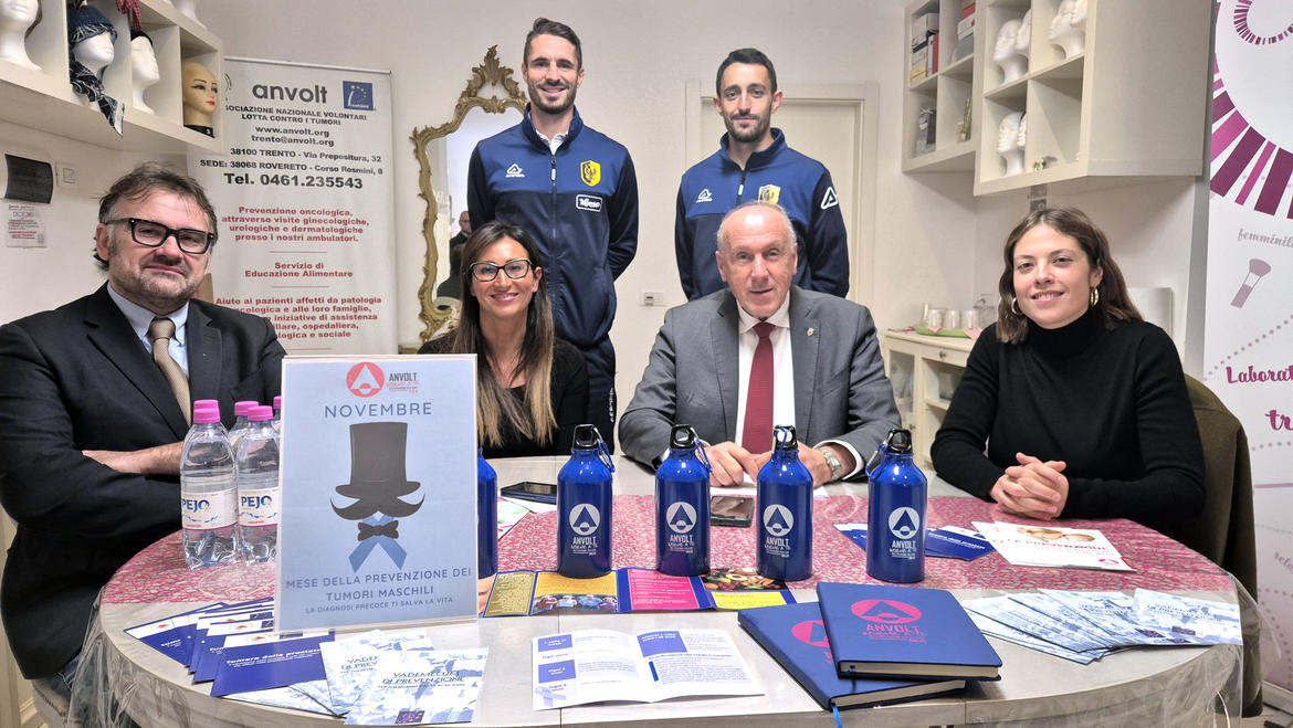 Da-sinistra-a-destra-Tommaso-Cai-Elisa-Zeni-Daniel-Cappelletti-Giacomo-Benedetti-Mario-Tonina-e-Giulia-Casonato_imagefullwide