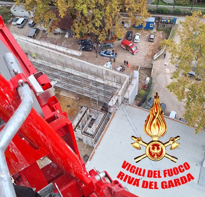 INTERVENTO VIGILI FUOCO CANTIERE TEATRO RIVA (2)