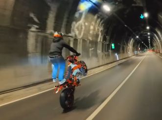 MOTOCICLISTI SPERICOLATI TEDESCHI POLIZIA LOCALE (3)