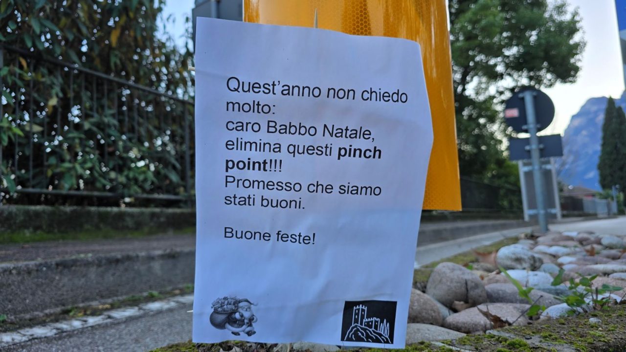 PINCH POINT CARTELLO SATIRICO NATALE ARCO (6) W