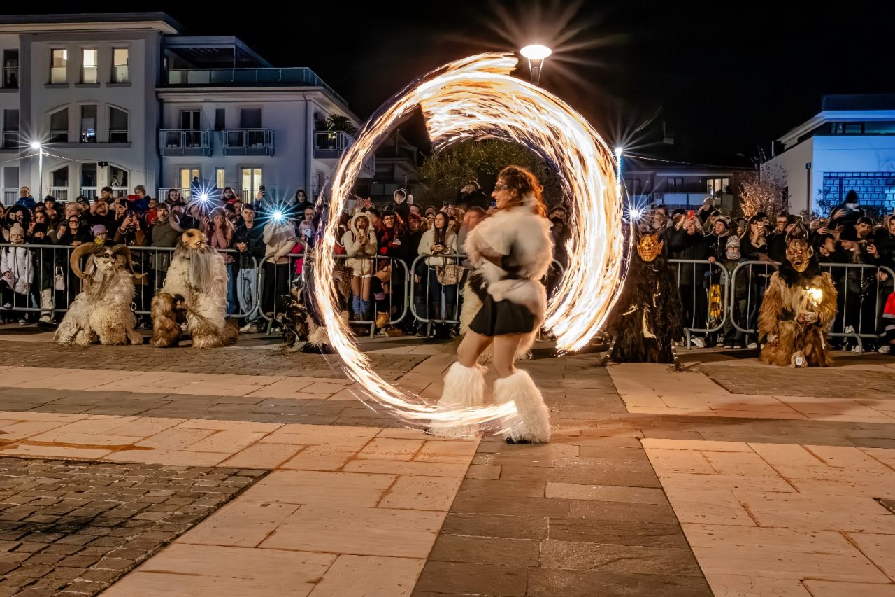 krampus al mercatino natale di riva (2)