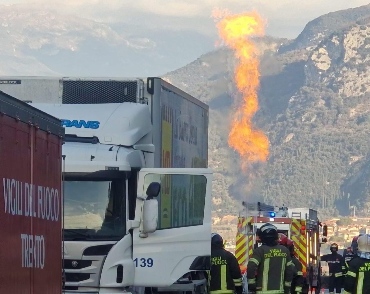 INCENDIO GAS MAZA ARCO (2)