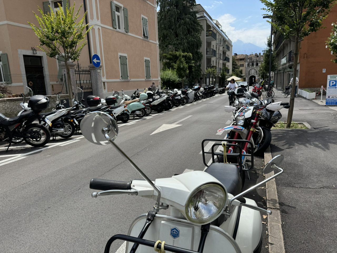 PARCHEGGIO MOTO RIVA PETIZIONE (3)