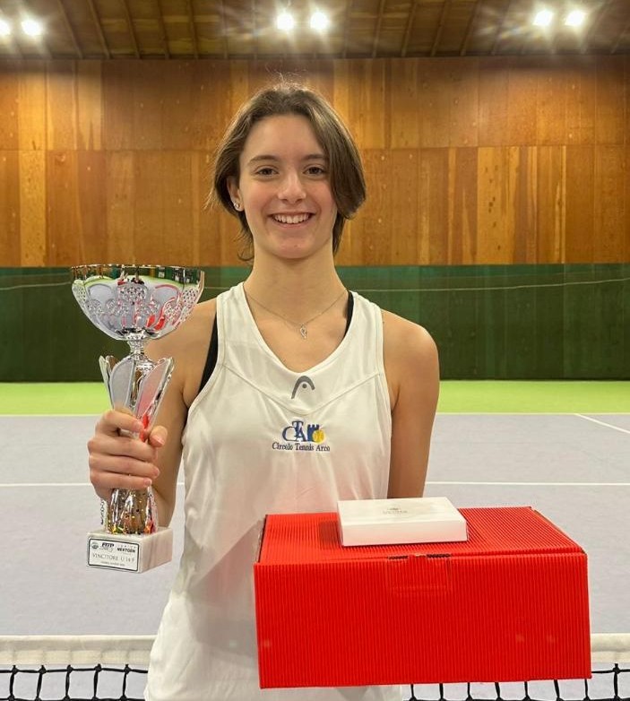 VIOLA SGARBOSSA TENNIS