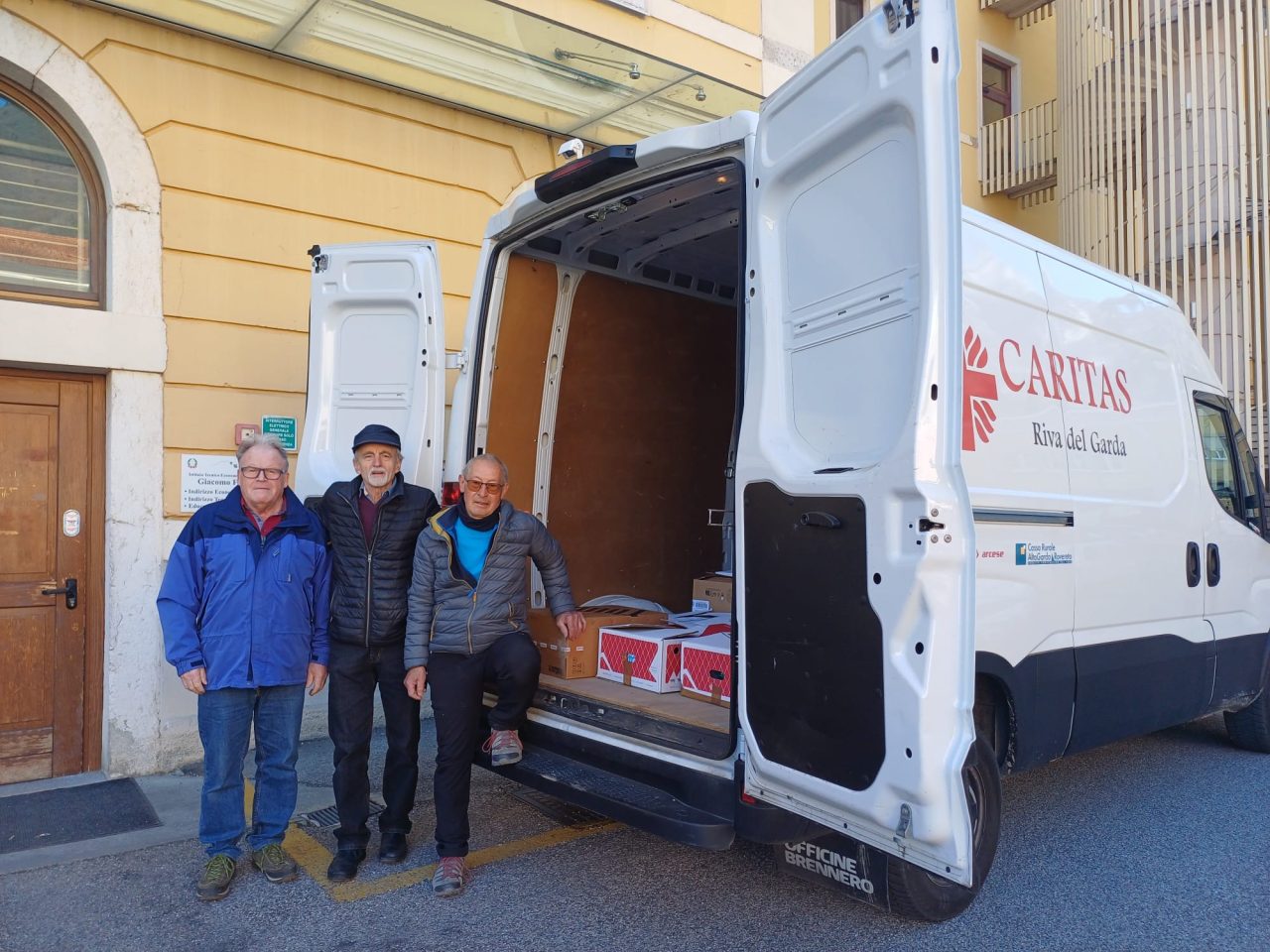 COLLETTA ALIMENTARE SCUOLA FLORIANI RIVA (1)