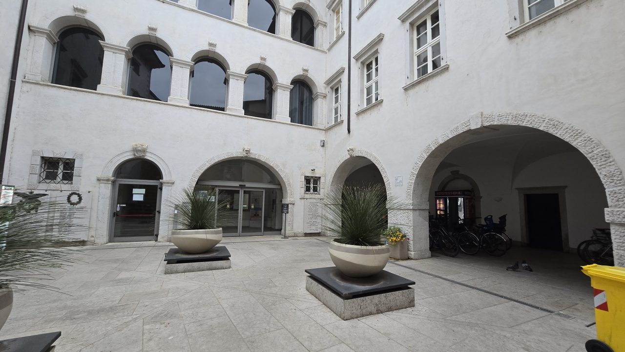 CORTILE-MUNICIPIO-ARCO-3-1280x721.jpg