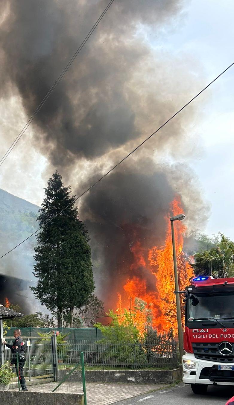 IMG-20260404 incendio vignole arco vigili fuoco (5)