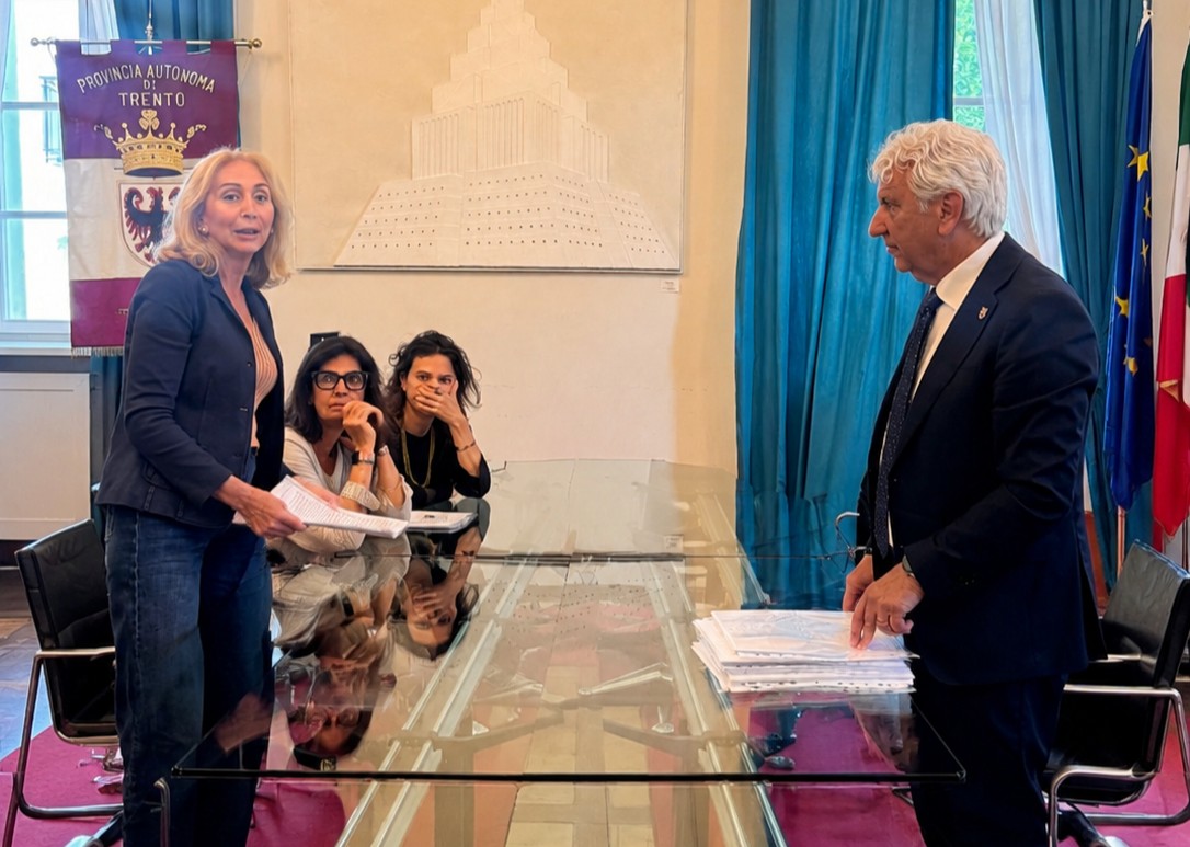 la consegna delle firme SCUOLE INFANZIA W
