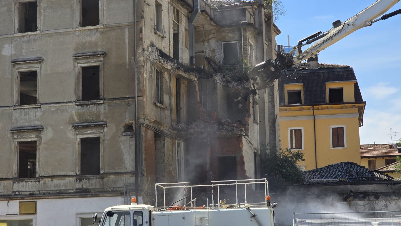 20260529_EX PANIFICIO VIVALDELLI VIA ROMA RIVA ABBATTIMENTO (16)