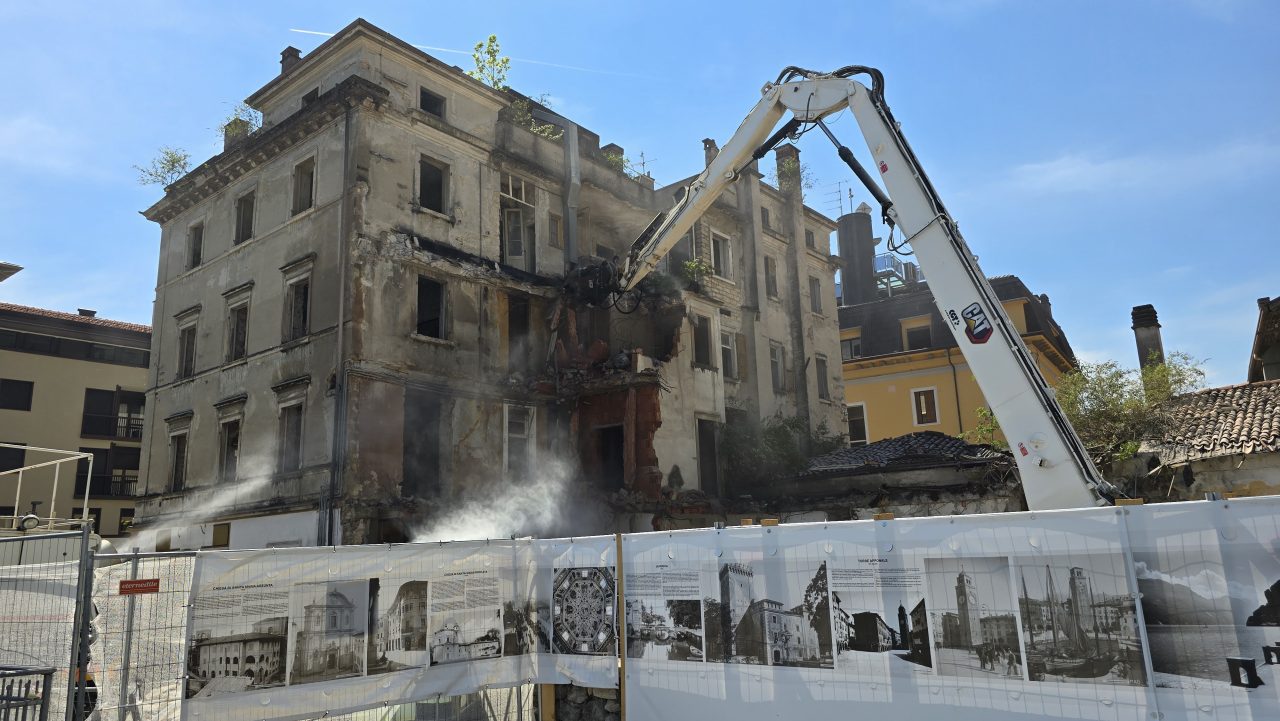 20260529_EX PANIFICIO VIVALDELLI VIA ROMA RIVA ABBATTIMENTO (2)