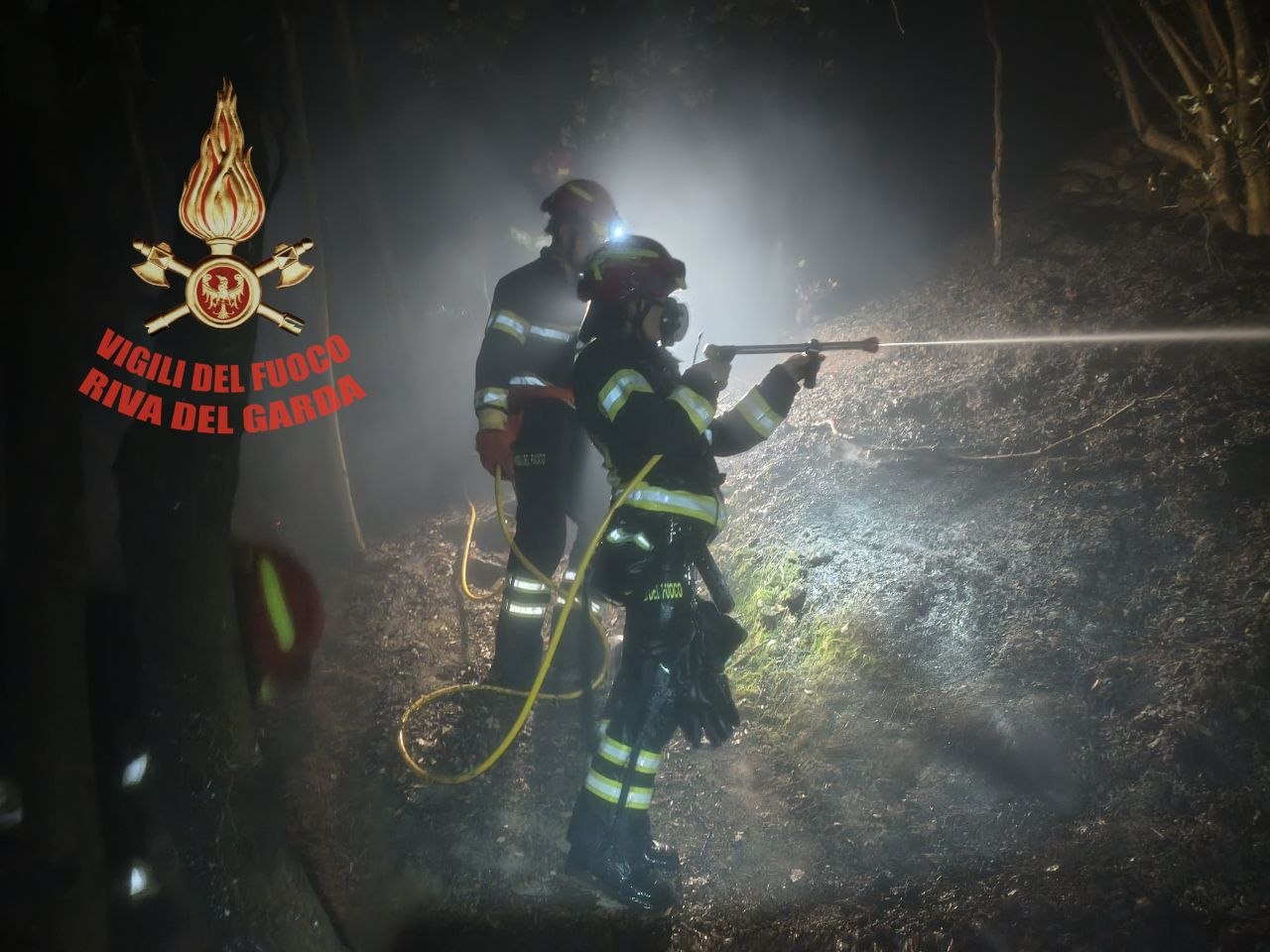 VIGILI FUOCO INCENDIO MONTE BRIONE RIVA (1)