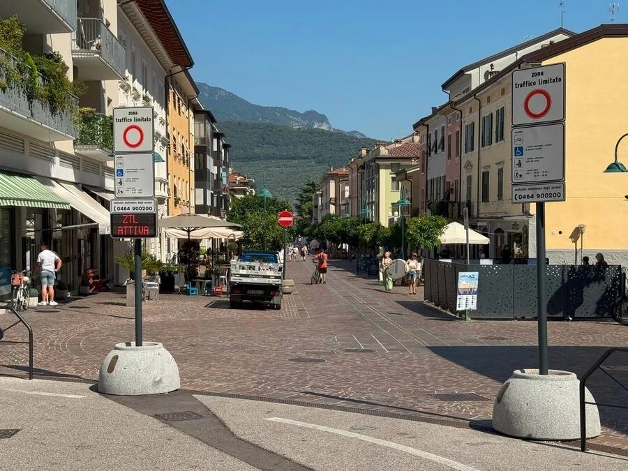 varcoVIALE DANTE RIVA DEL GARDA
