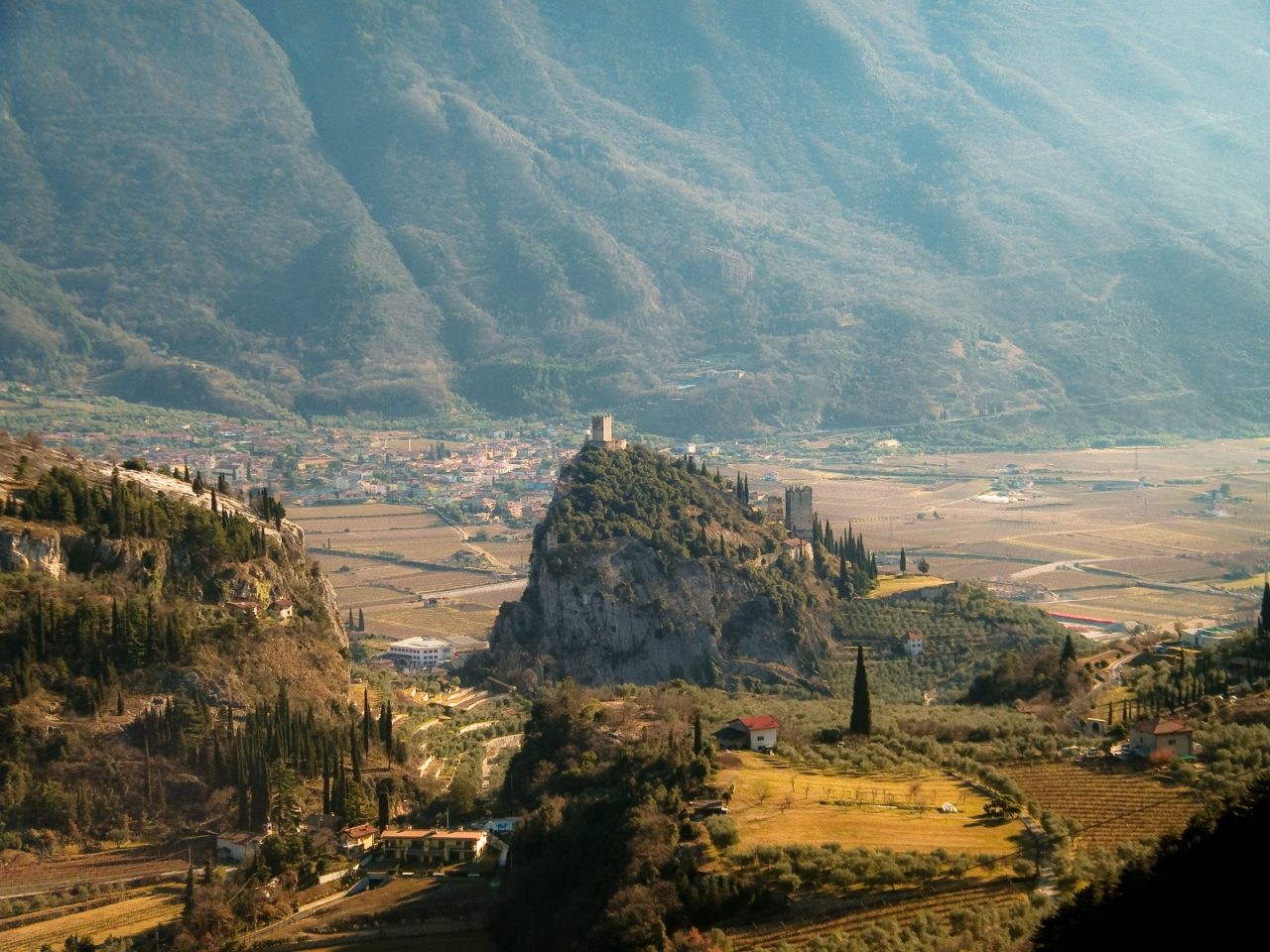 arco laghel castello